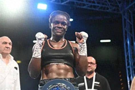 11月7日博洛尼亚之战:意大利拳手帕梅拉·努乔·萨瓦冲击双冠王