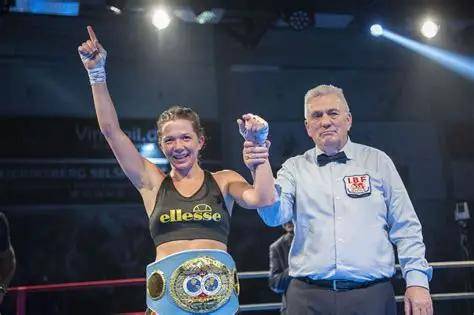 11月7日博洛尼亚之战:意大利拳手帕梅拉·努乔·萨瓦冲击双冠王