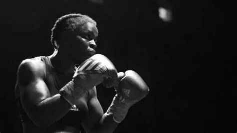 11月7日博洛尼亚之战:意大利拳手帕梅拉·努乔·萨瓦冲击双冠王