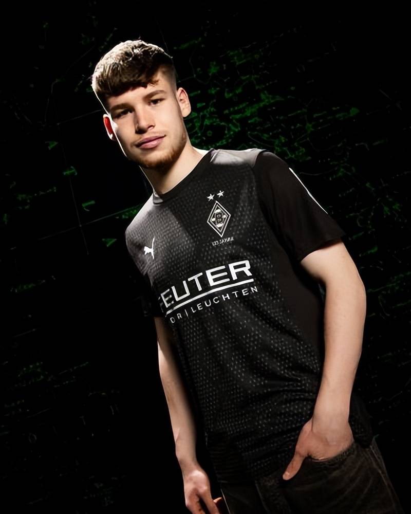 门兴格拉德巴赫发布25/26赛季第三球衣，纪念其成立125 周年