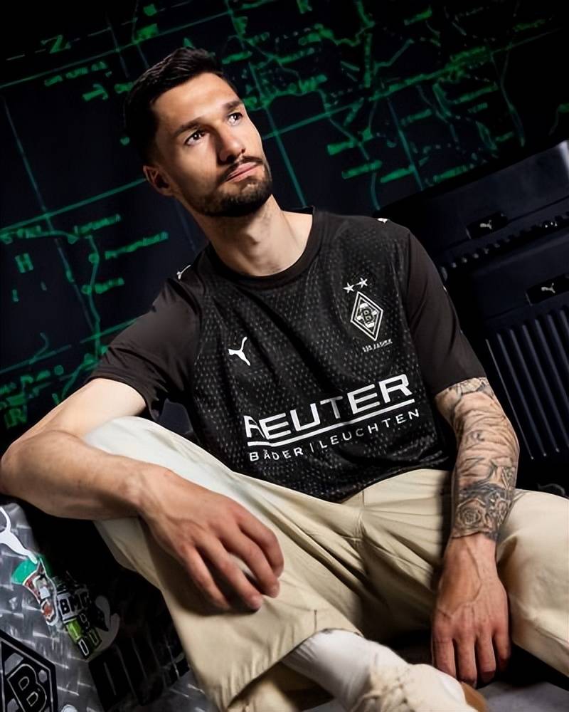 门兴格拉德巴赫发布25/26赛季第三球衣，纪念其成立125 周年