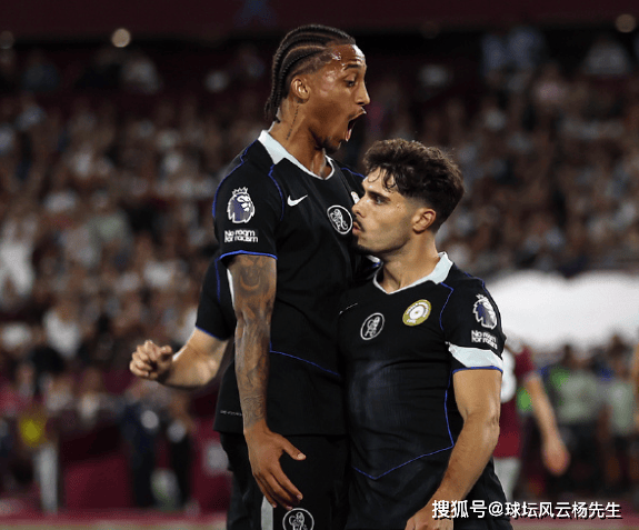 切尔西客场5-1横扫西汉姆联，凭借净胜球优势暂登英超榜首