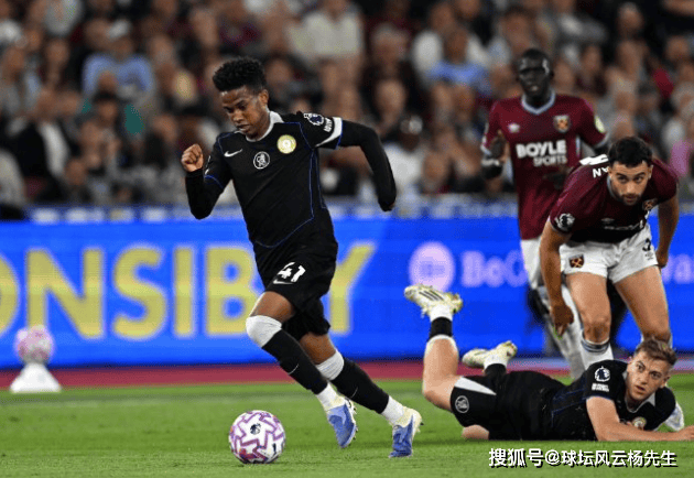 切尔西客场5-1横扫西汉姆联，凭借净胜球优势暂登英超榜首