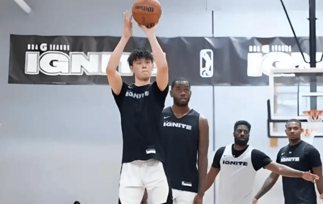 再见威尔逊！篮网、马刺、火箭酝酿三方交易，1米98后卫空降布鲁克林