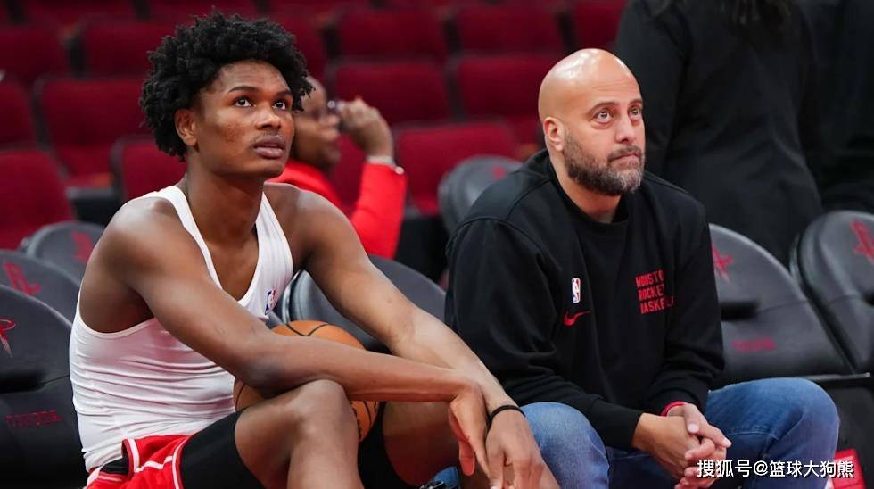 场均12+6+1！火箭队确立2阵核心？2大优势在手，可挑战小史密斯首发