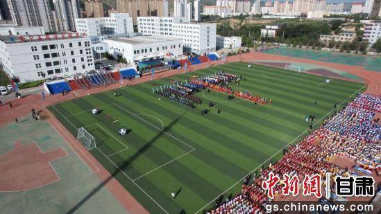 甘肃青少年校园足球特色学校中东部片区联赛在会宁开赛