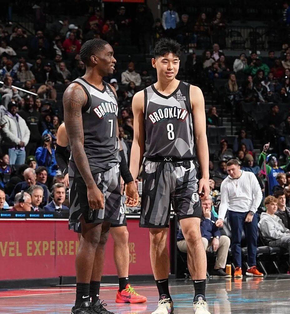 曾凡博正式签约布鲁克林篮网，NBA迎来中国德比