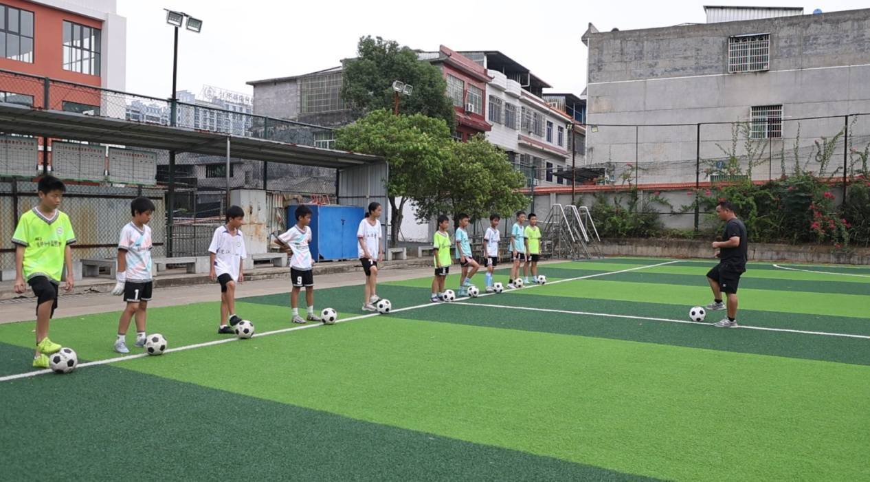 湖南江华：立“足”育人 校园足球为学生成长赋能