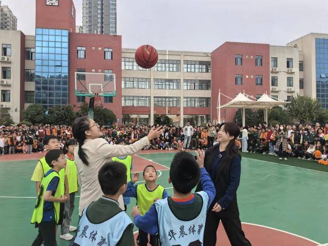 未央区开元小学四年级校园篮球赛开赛啦